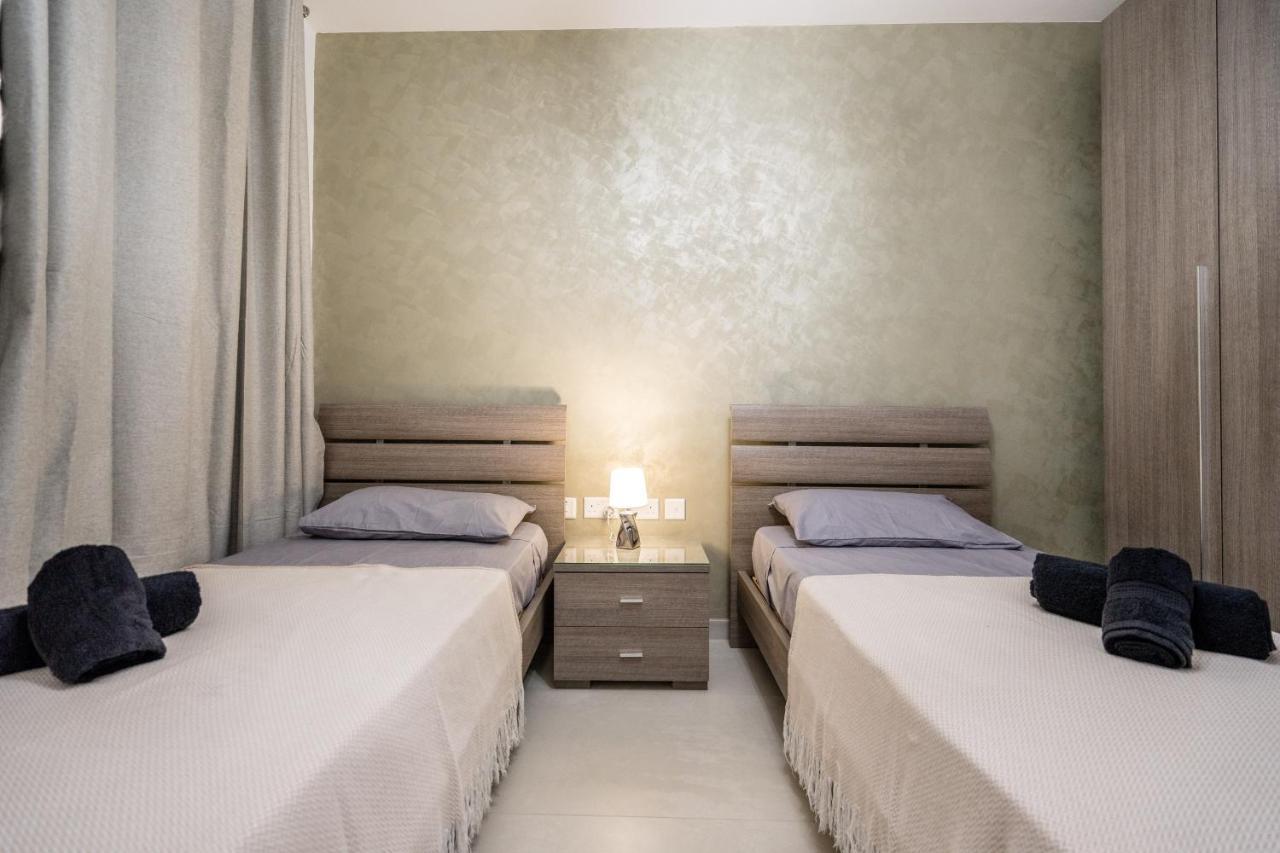 Brand New 3br Close To Amenities Apartment *